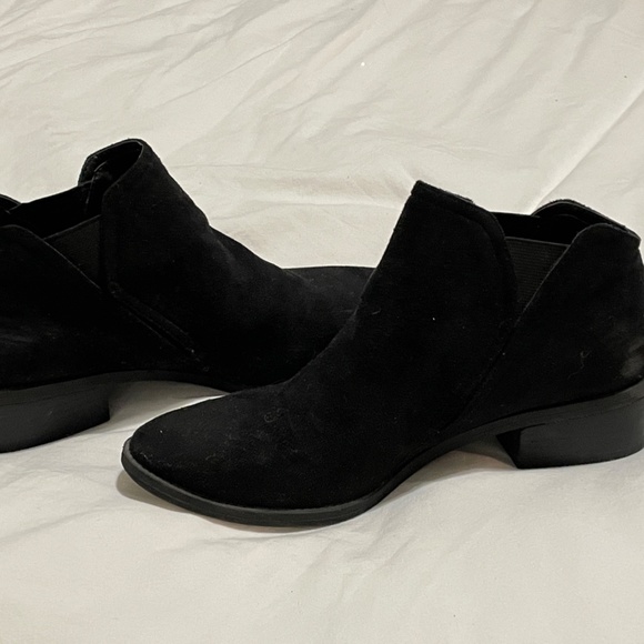Steve Madden Black Faux Suede Booties Size 38 - Picture 5 of 5